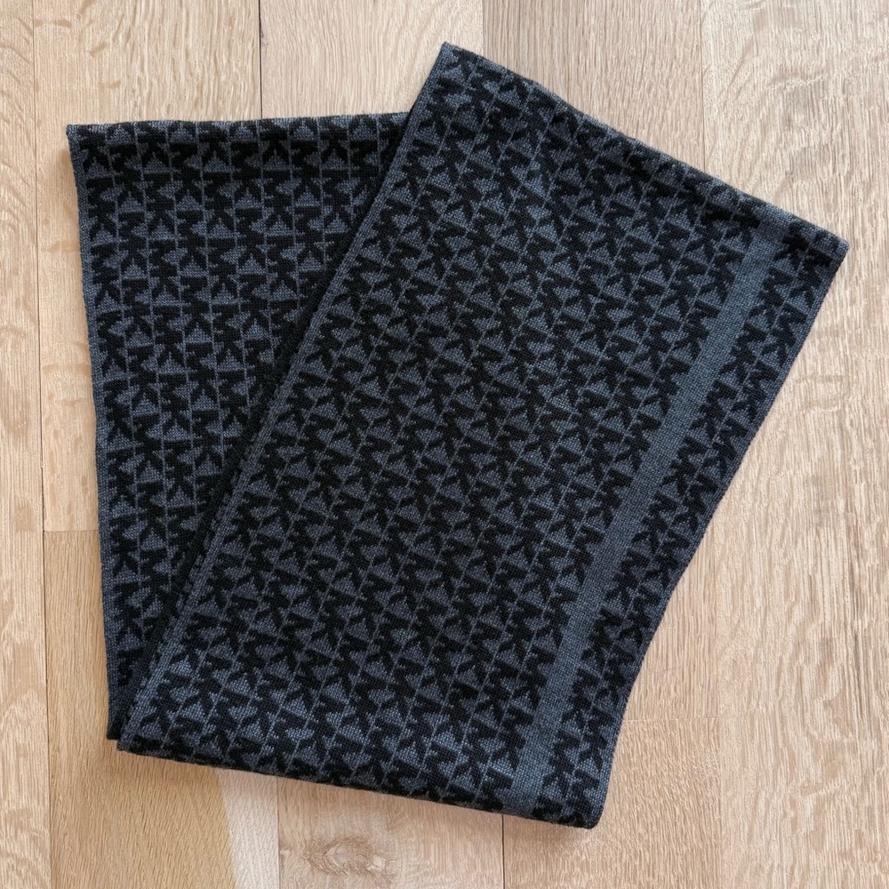 ✨Michael Kors | Charcoal & Black Knit Loop Scarf